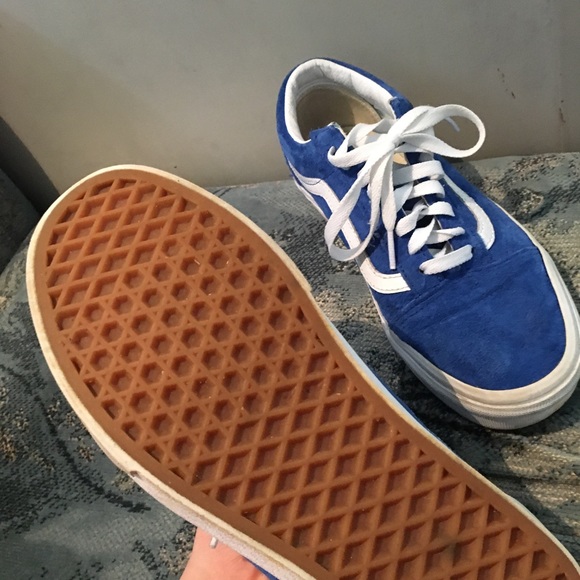 Blue and red vans - Picture 6 of 6